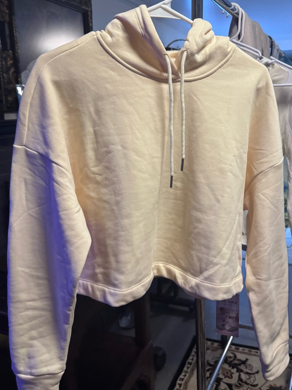 HALARA Cream Cropped Hoodie